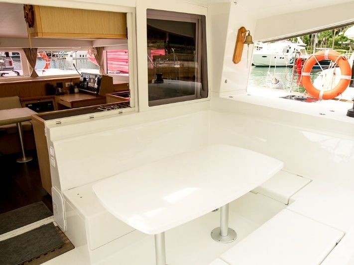 Lagoon 400 S2 | Gracefully