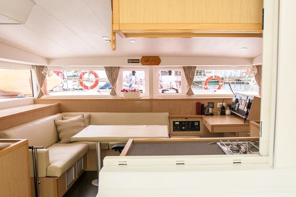 Lagoon 400 S2 | Gracefully