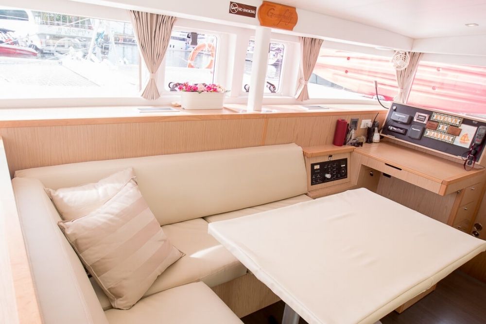 Lagoon 400 S2 | Gracefully