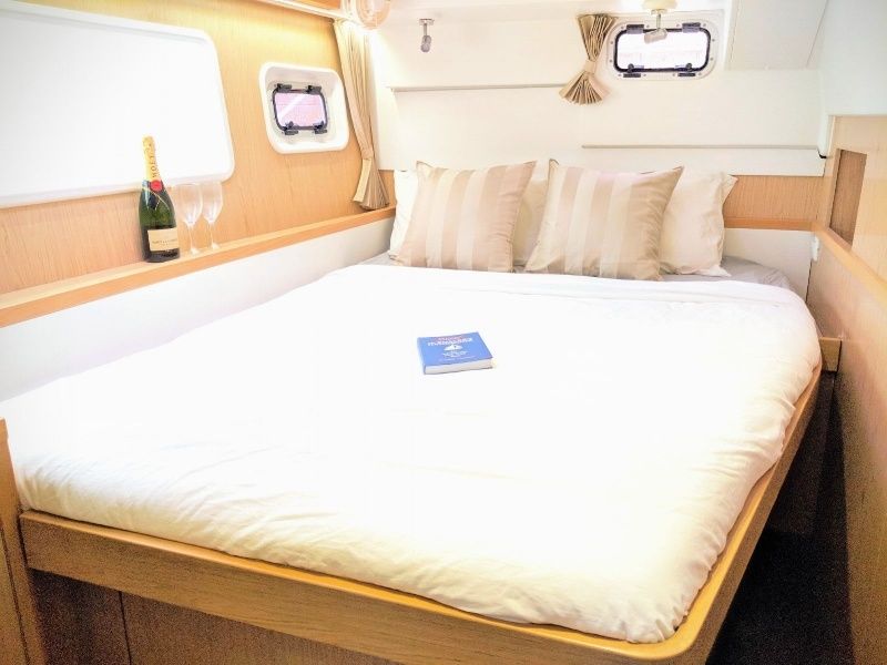 Lagoon 400 S2 | Gracefully