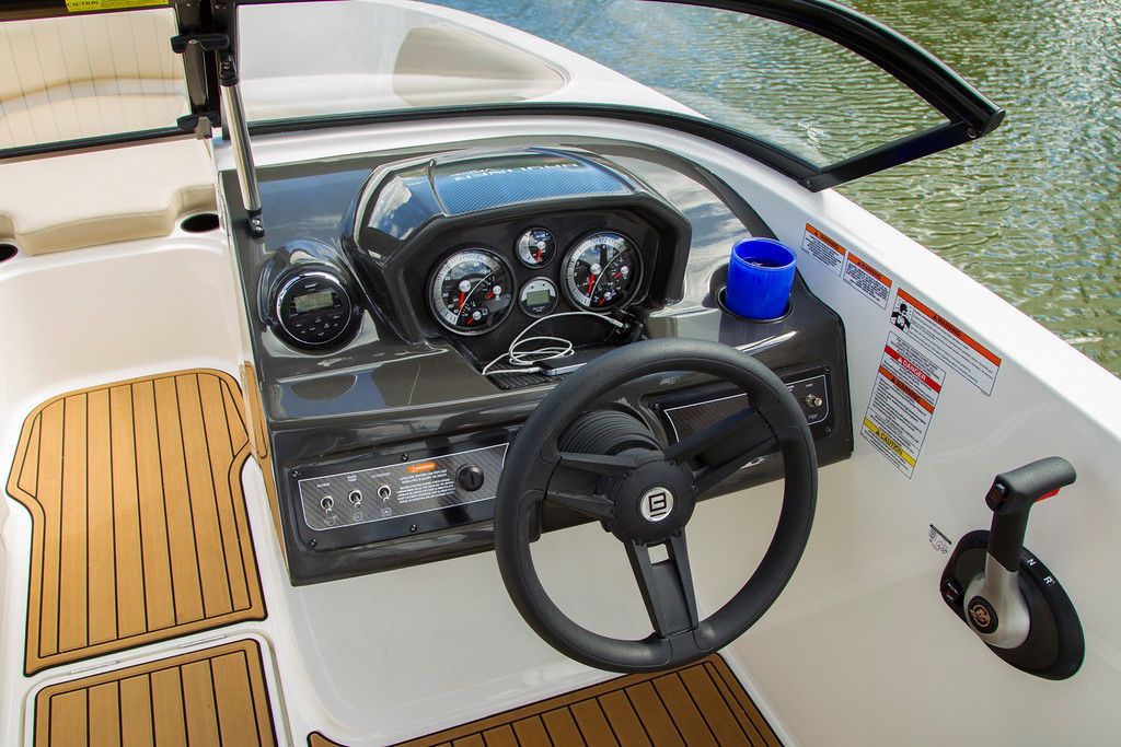 Bayliner 6 | VR6 OB MY2023