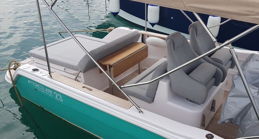 Focus SunDeck 23 | Deluxe