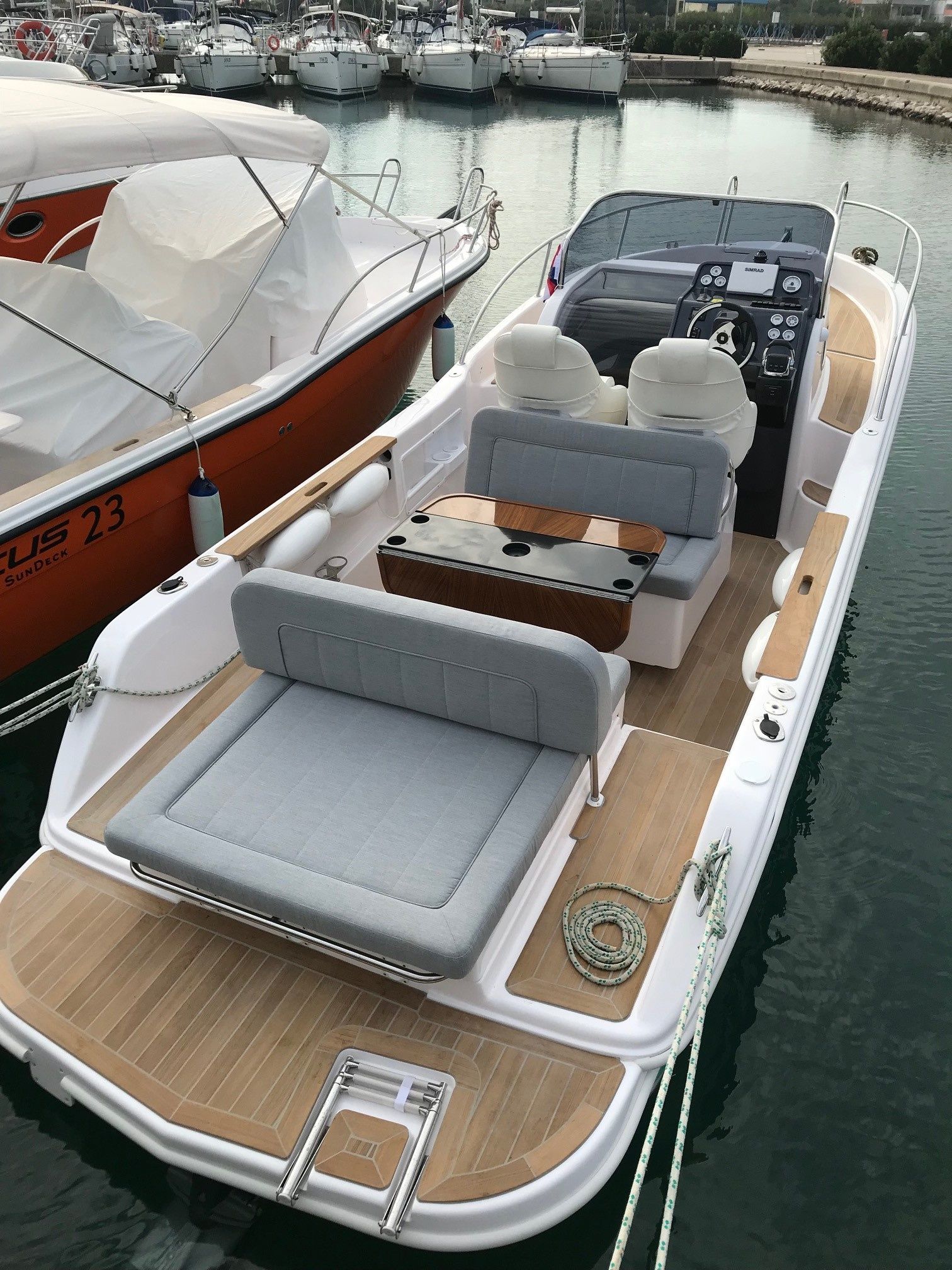 Focus SunDeck 23 | Deluxe