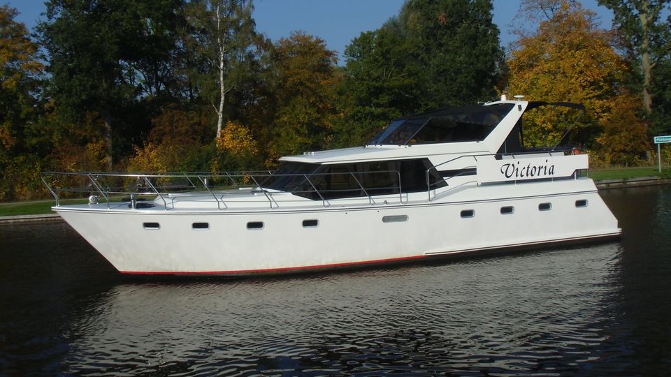 Houseboat Aquacraft 1400 Victoria for rent Netherlands Boataround