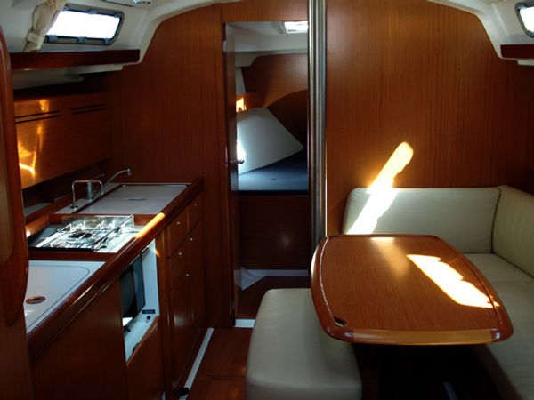 Beneteau Cyclades 39.3 | Catvents