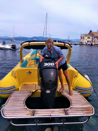 Stingher 747 | Apollon