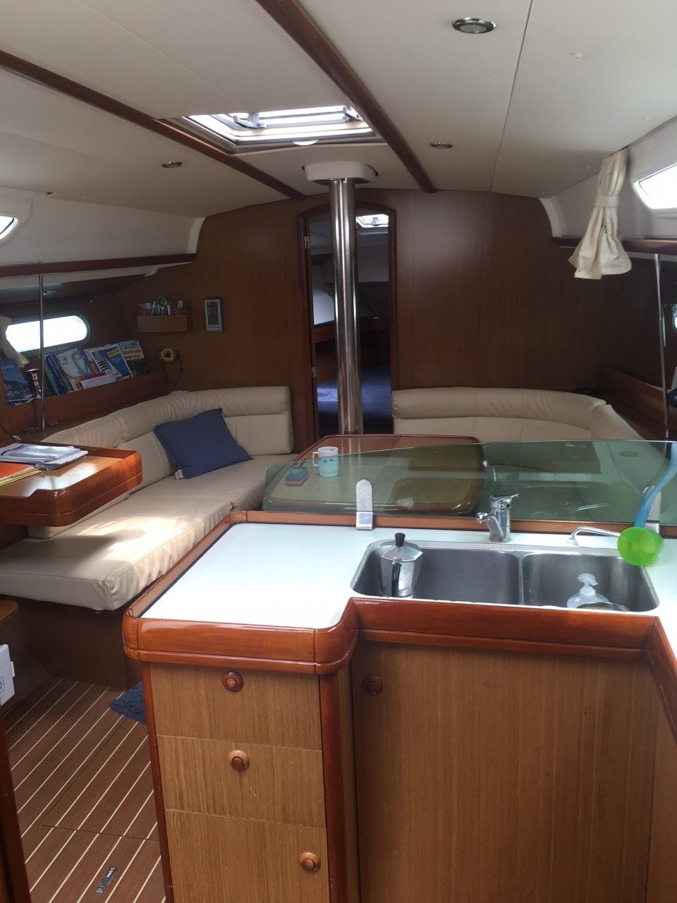 Jeanneau Sun Odyssey 39 | White Satin