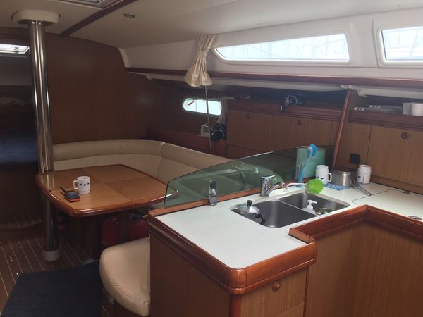Jeanneau Sun Odyssey 39 | White Satin