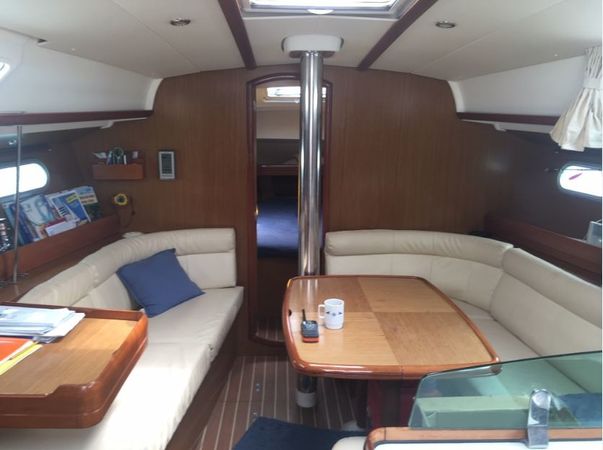 Jeanneau Sun Odyssey 39 | White Satin