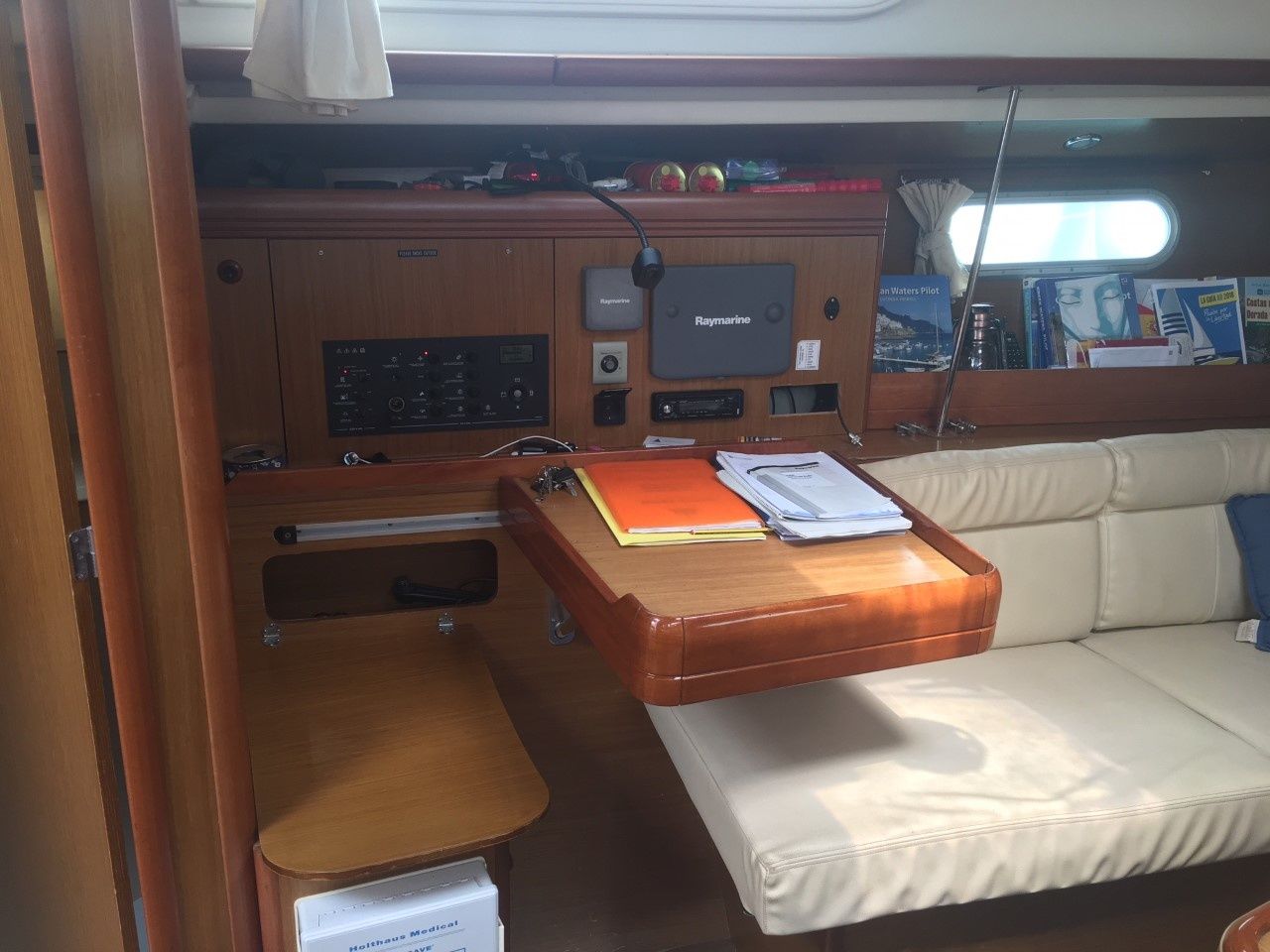 Jeanneau Sun Odyssey 39 | White Satin