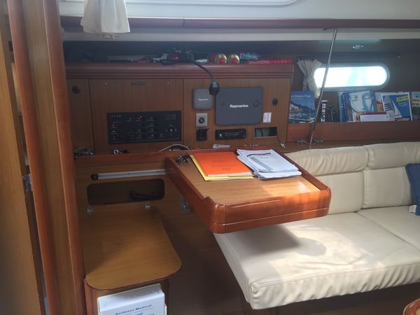 Jeanneau Sun Odyssey 39 | White Satin