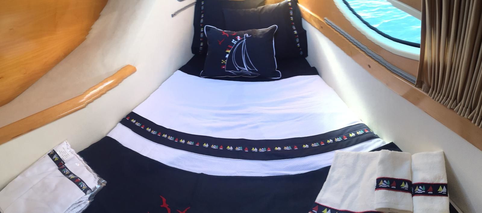 Fountaine Pajot Lavezzi 40 | Odinn