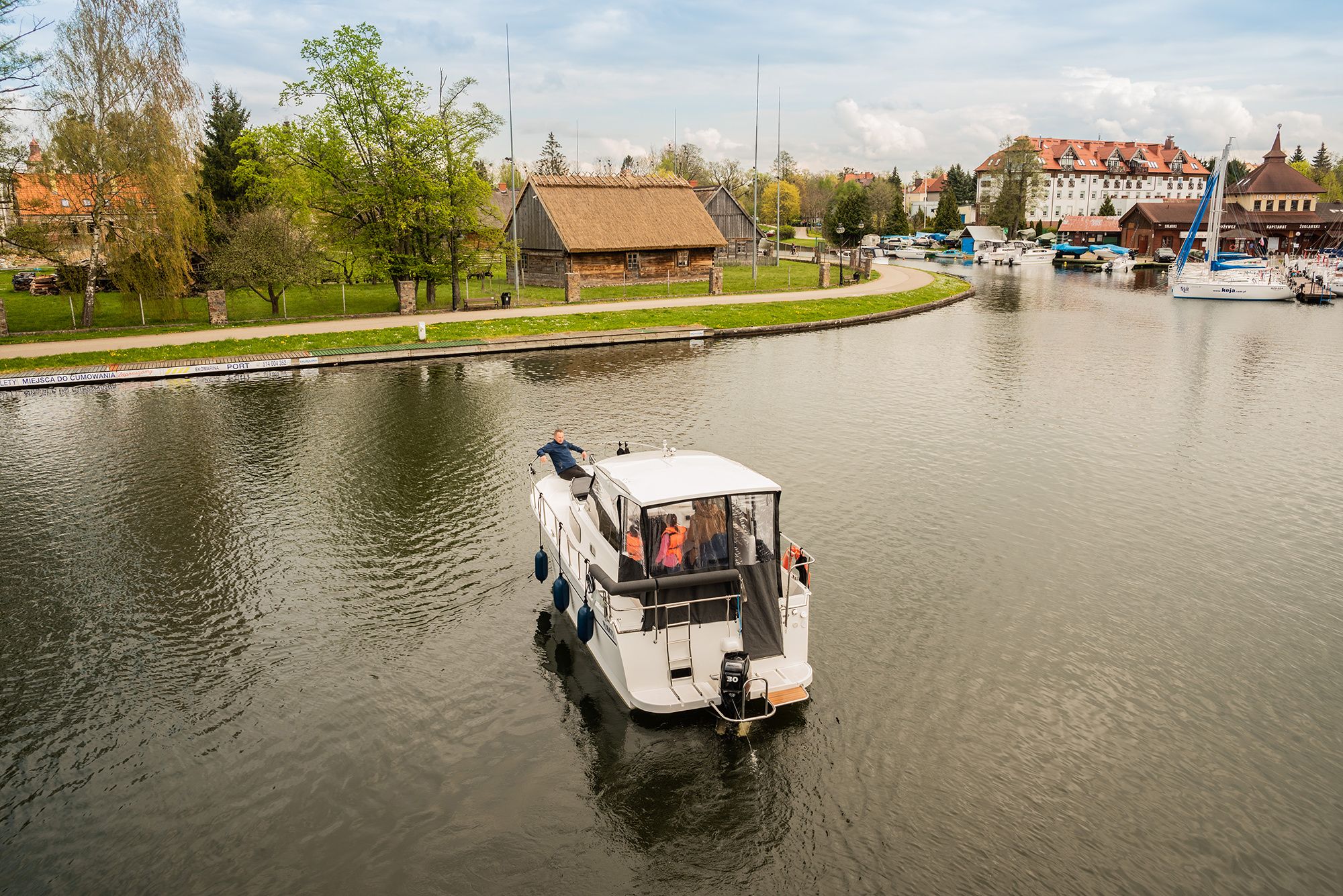 Delphia Nautika 830 | Two lakes