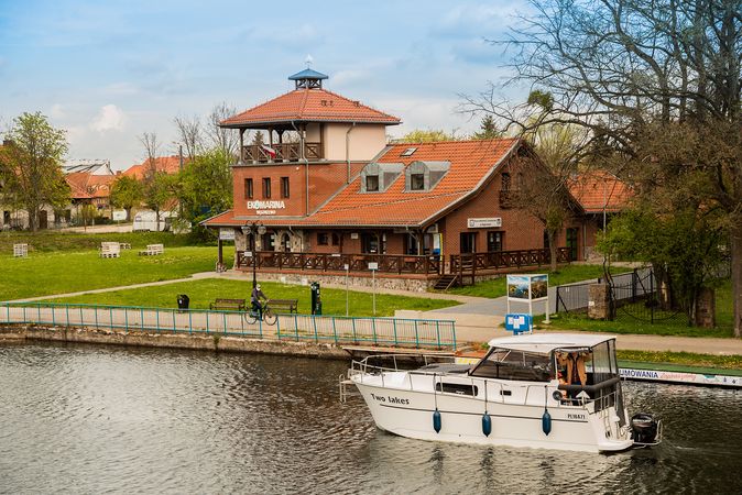 Delphia Nautika 830 | Two lakes