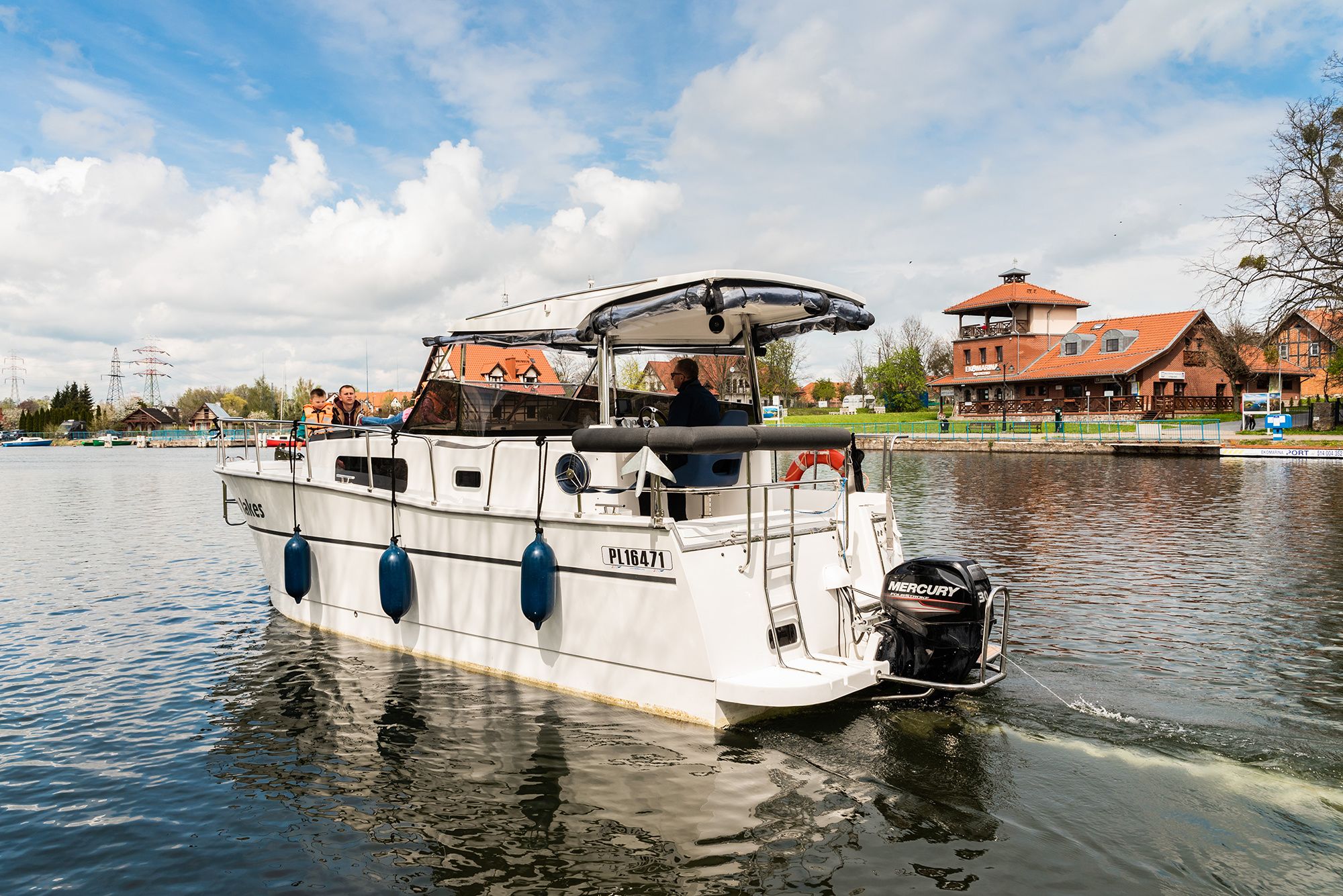 Delphia Nautika 830 | Two lakes