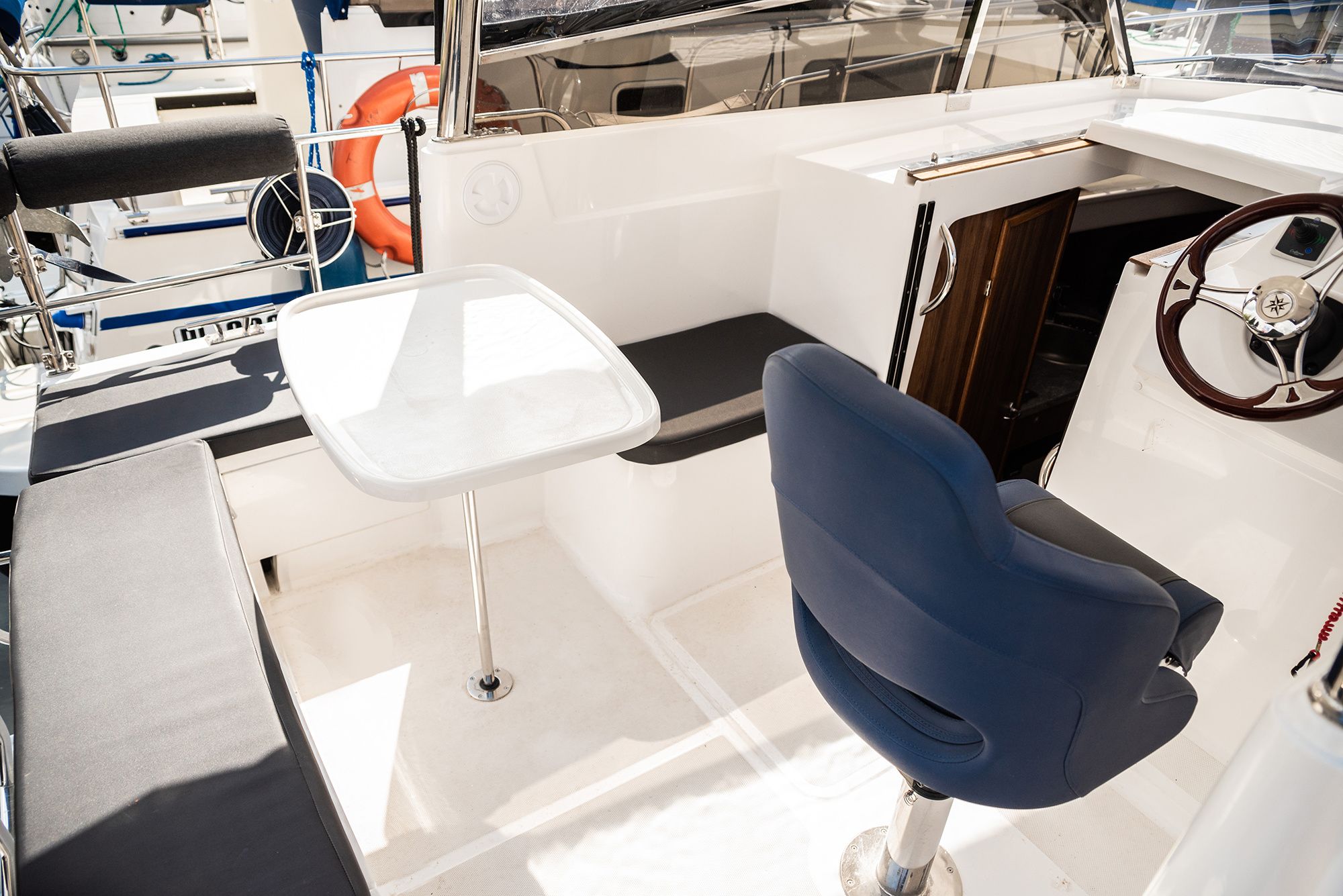 Delphia Nautika 830 | Two lakes