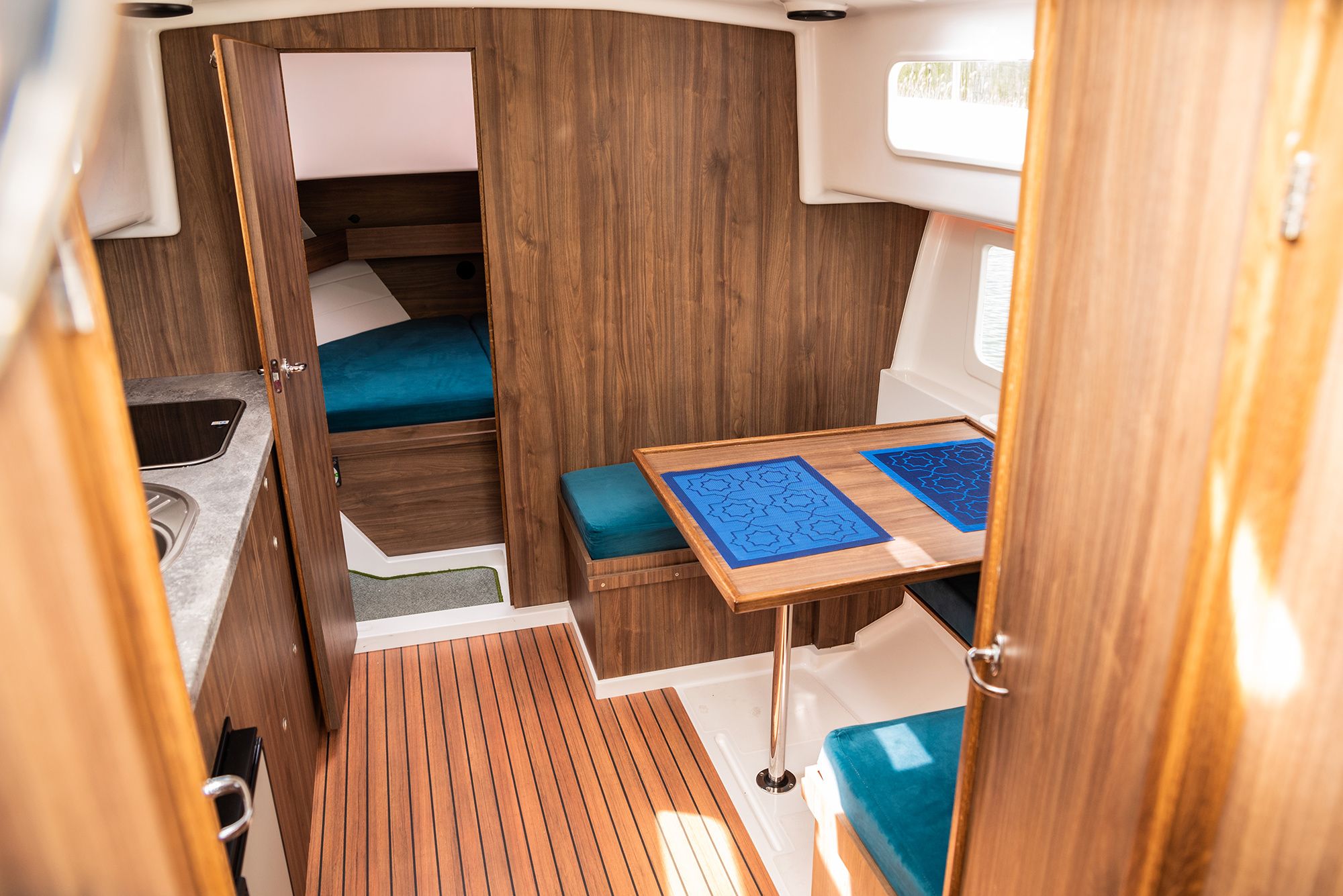 Delphia Nautika 830 | Two lakes