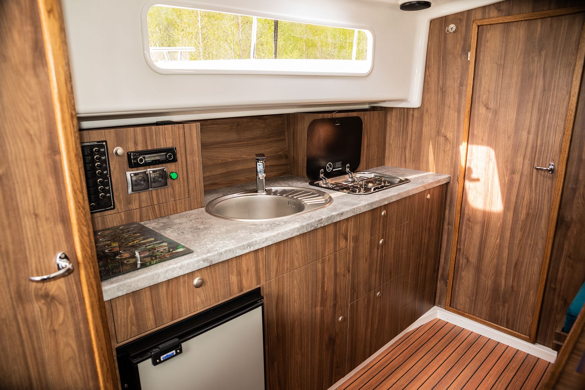 Delphia Nautika 830 | Two lakes