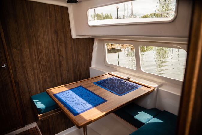 Delphia Nautika 830 | Two lakes