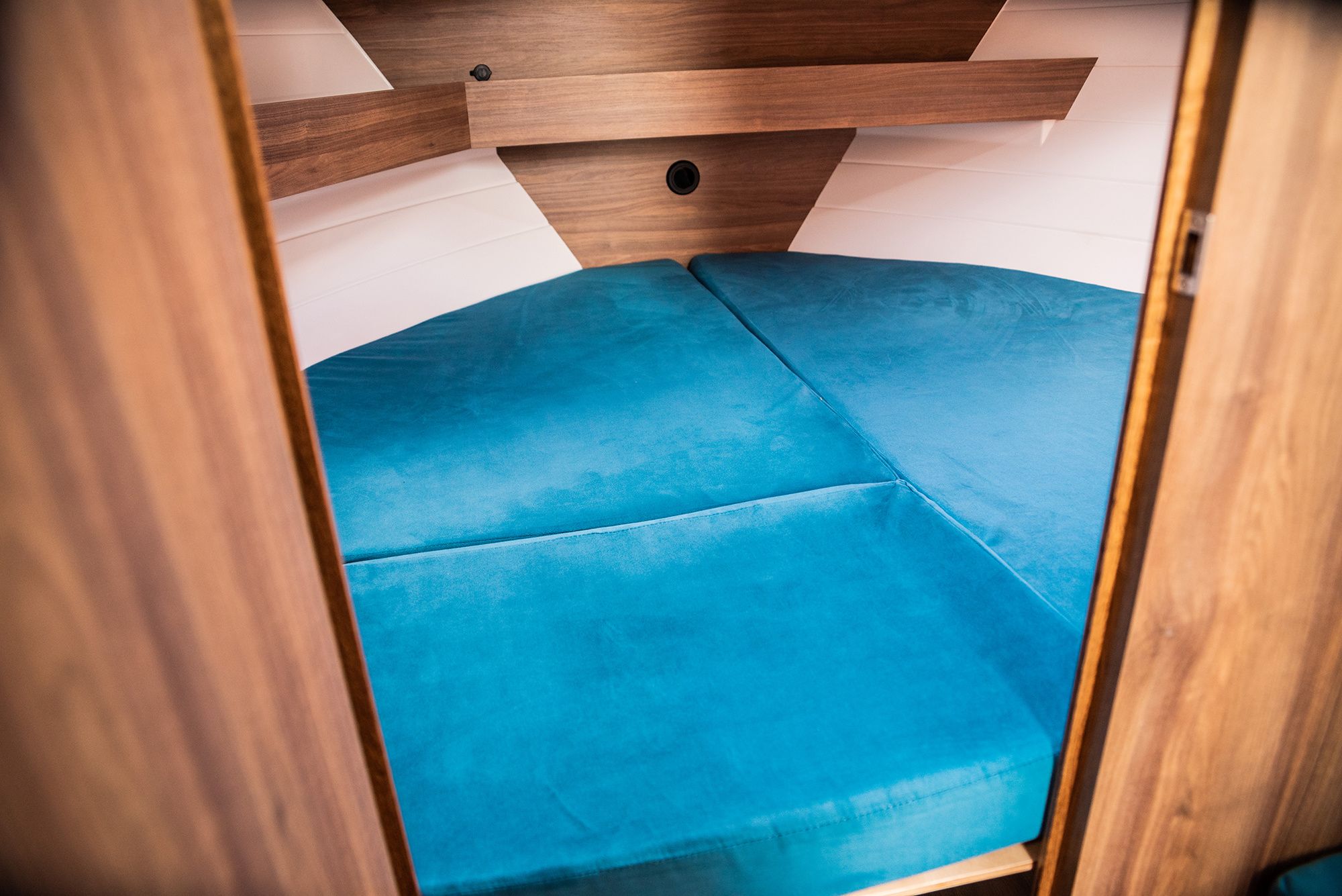 Delphia Nautika 830 | Two lakes