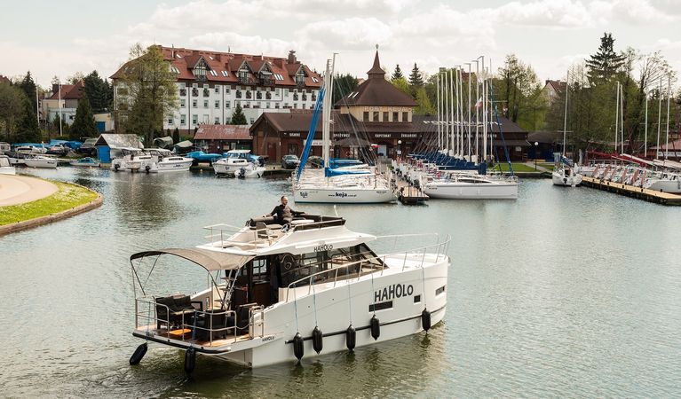 Cobra Yachts 40 | Haholo