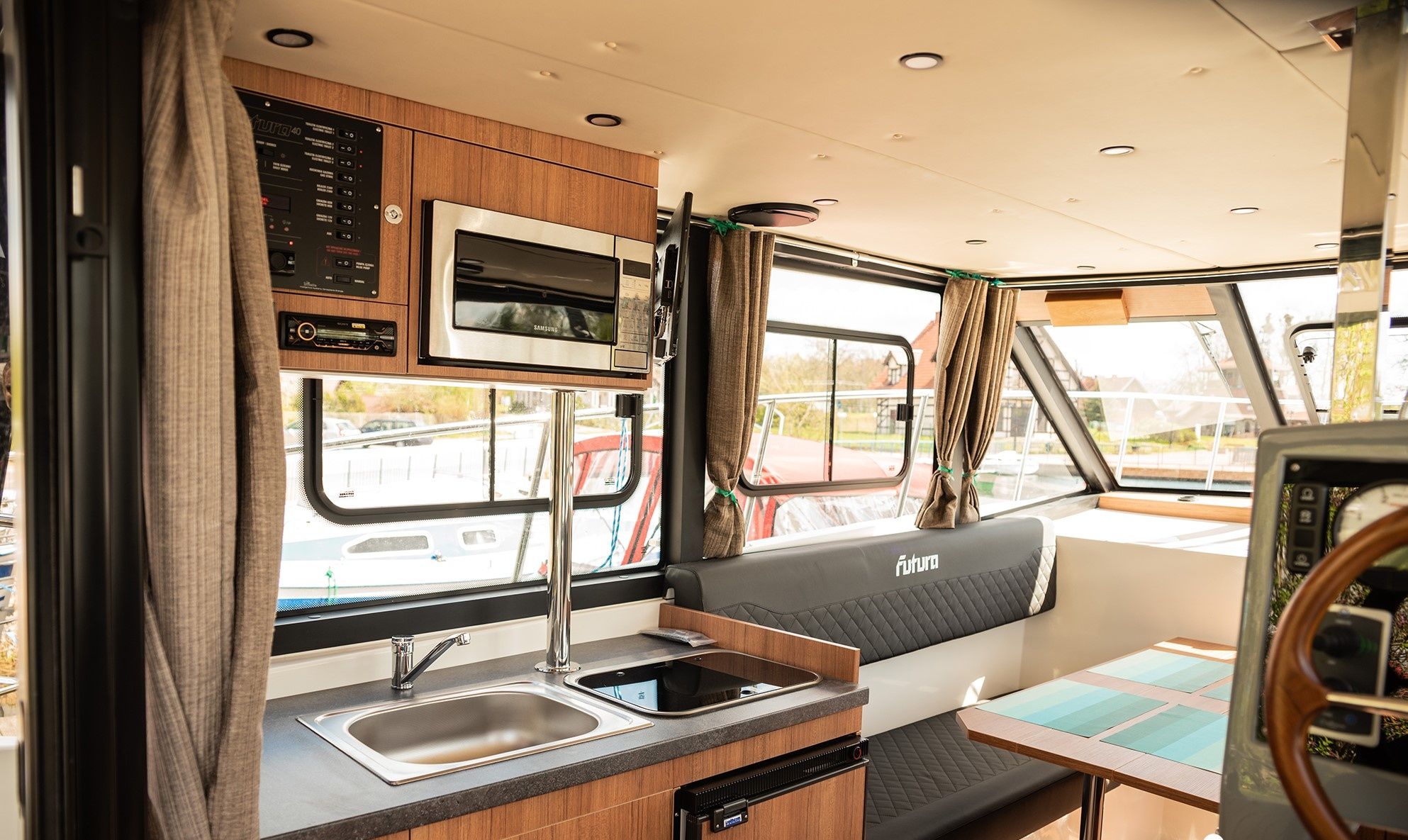 Cobra Yachts 40 | Haholo