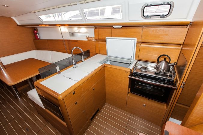 Jeanneau Sun Odyssey 379 | Erin