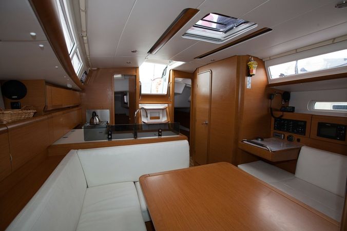 Jeanneau Sun Odyssey 379 | Erin