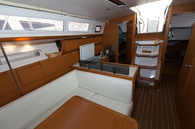 Jeanneau Sun Odyssey 379 | Erin