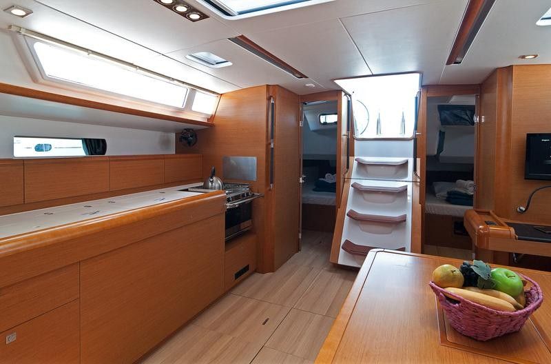 Jeanneau Sun Odyssey 469 | South Kiss