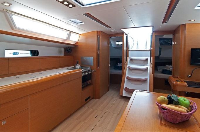 Jeanneau Sun Odyssey 469 | South Kiss