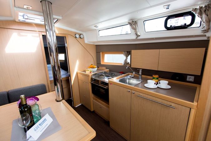 Beneteau Oceanis 38 | Omega