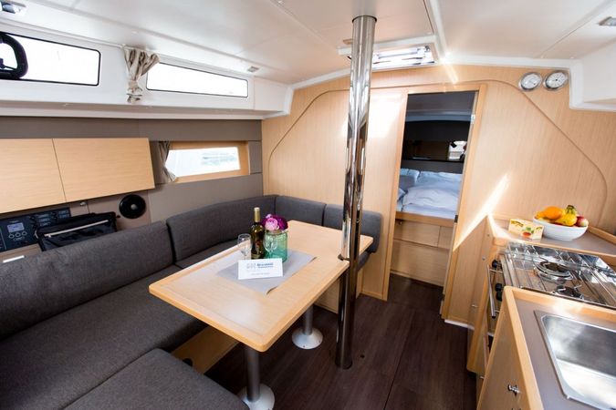 Beneteau Oceanis 38 | Omega