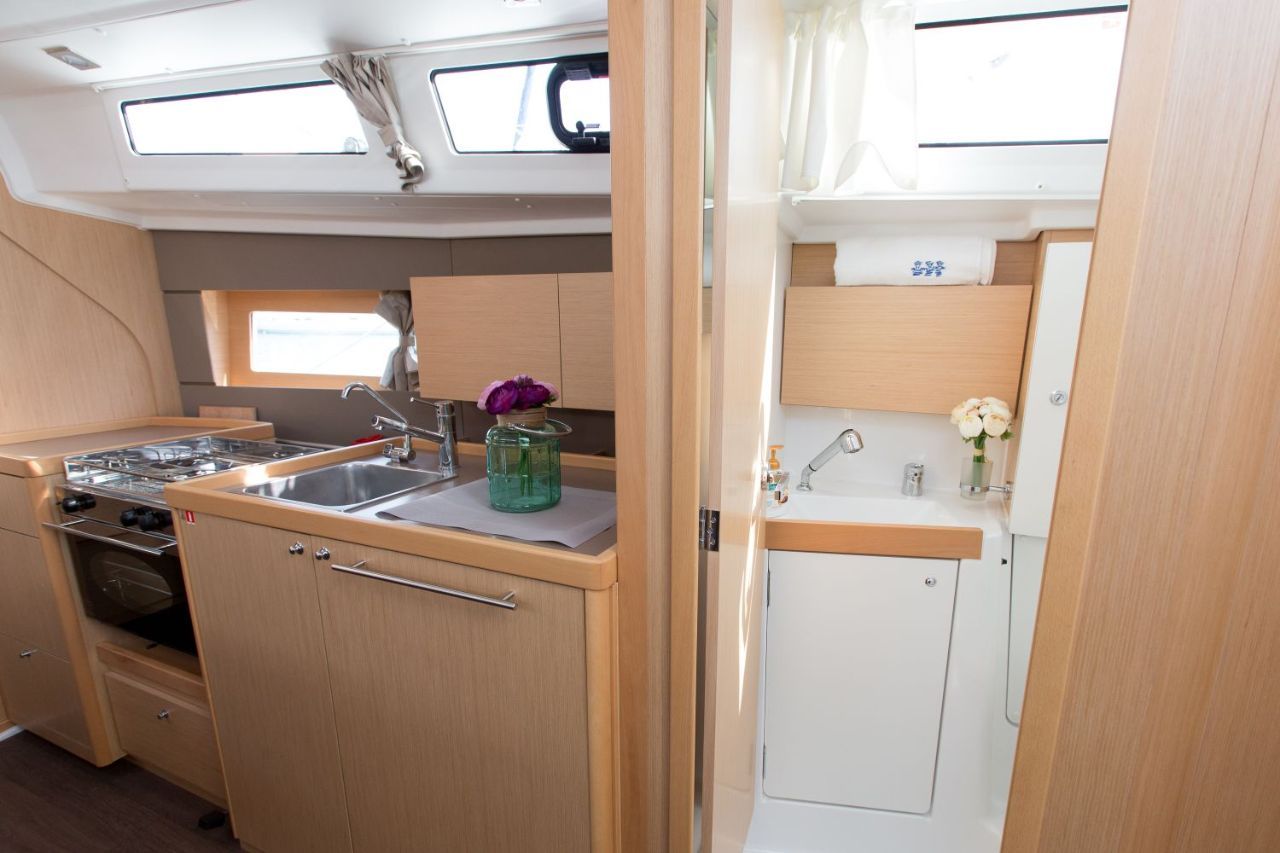 Beneteau Oceanis 38 | Omega