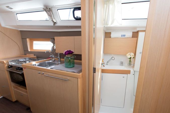Beneteau Oceanis 38 | Omega
