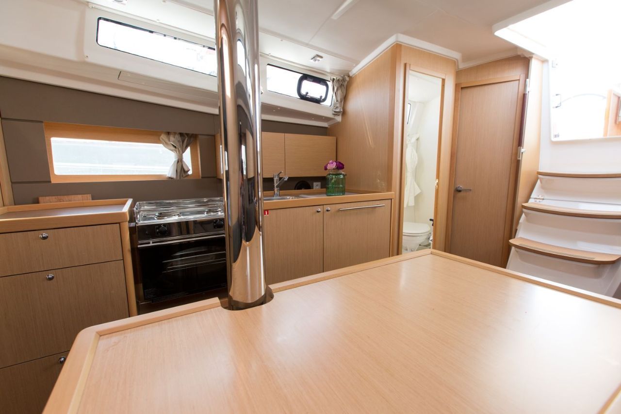 Beneteau Oceanis 38 | Omega