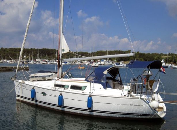 Jeanneau Sun Odyssey 32i | Little Hanni