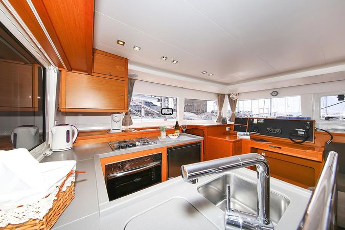 Lagoon 450 F | Yara