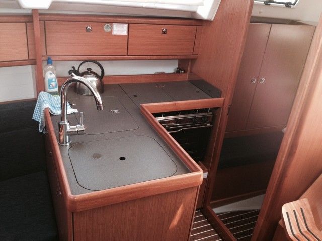 Bavaria Cruiser 33 | Girica