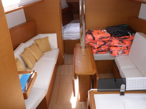 Jeanneau Sun Odyssey 379 | Paloma