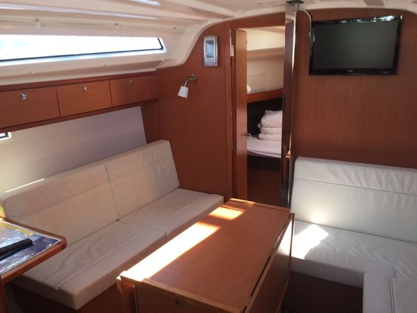 Bavaria Cruiser 37 | Julia