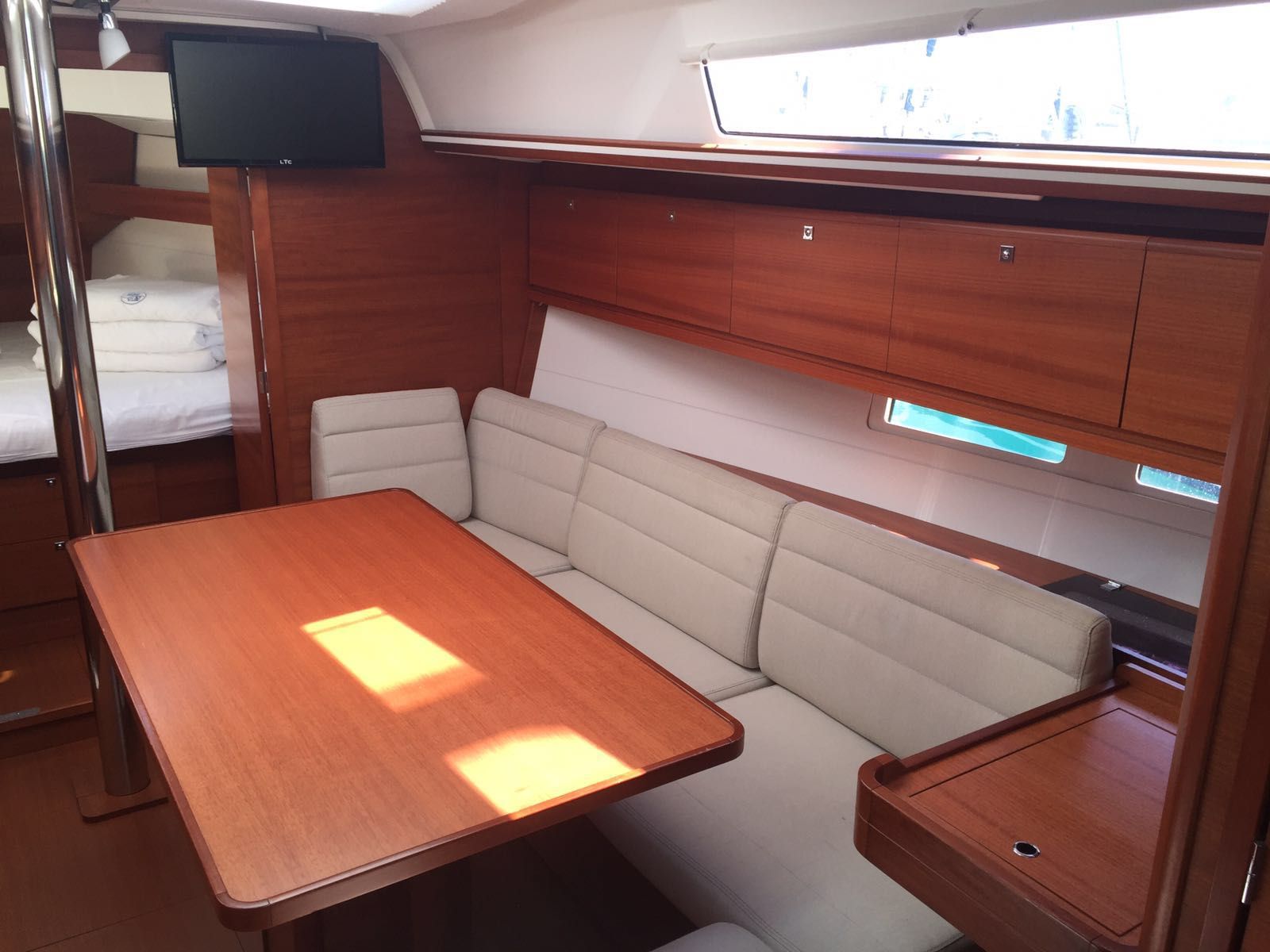 Dufour 382 | Louise