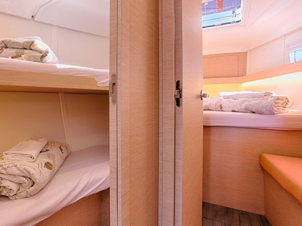 Elan 45 Impression | Lion