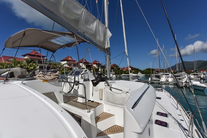 Lagoon 450 | Muzikal