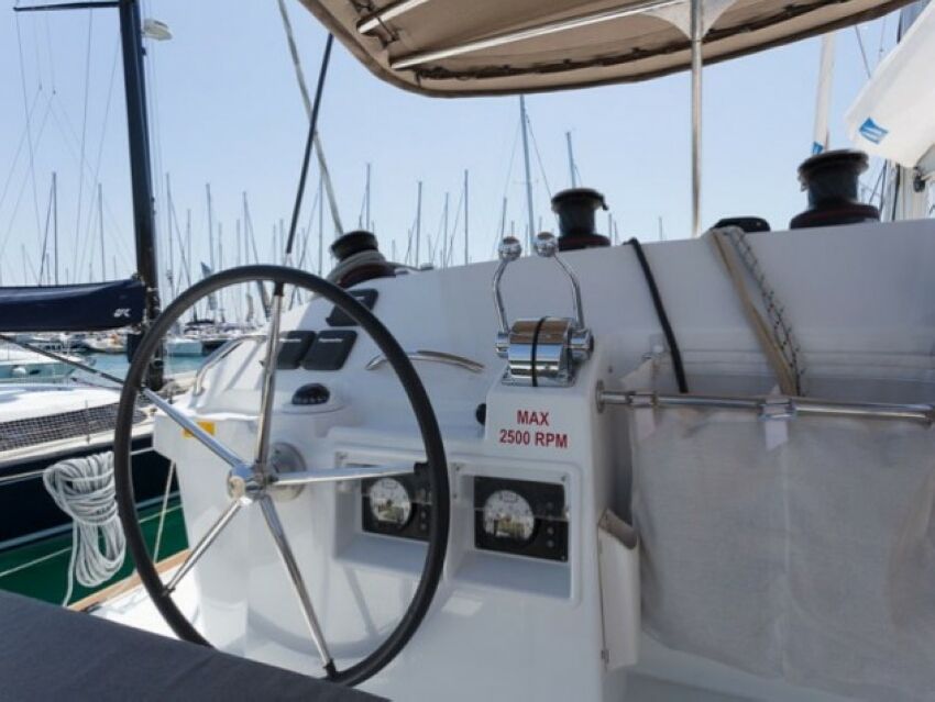 Lagoon 400 S2 | Sunshine