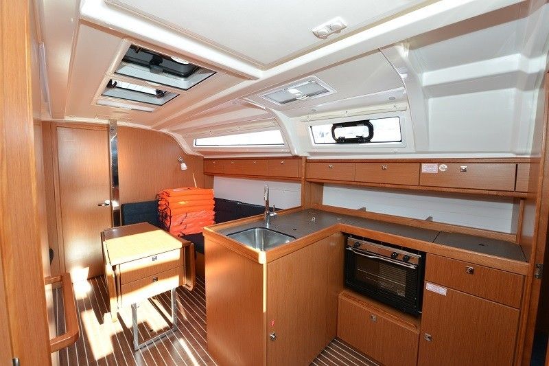 Bavaria Cruiser 37 | Eneja