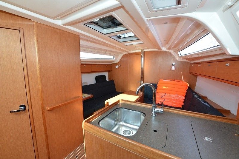 Bavaria Cruiser 37 | Eneja