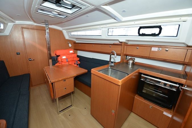 Bavaria Cruiser 33 | Karlo
