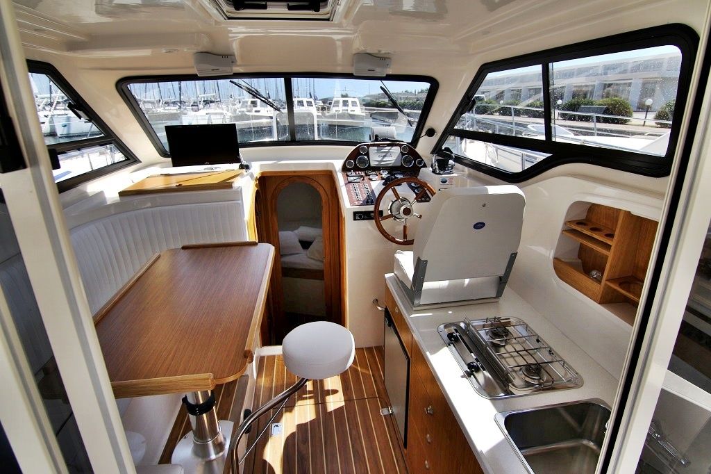 SAS Vektor Adriana 950 | Rava