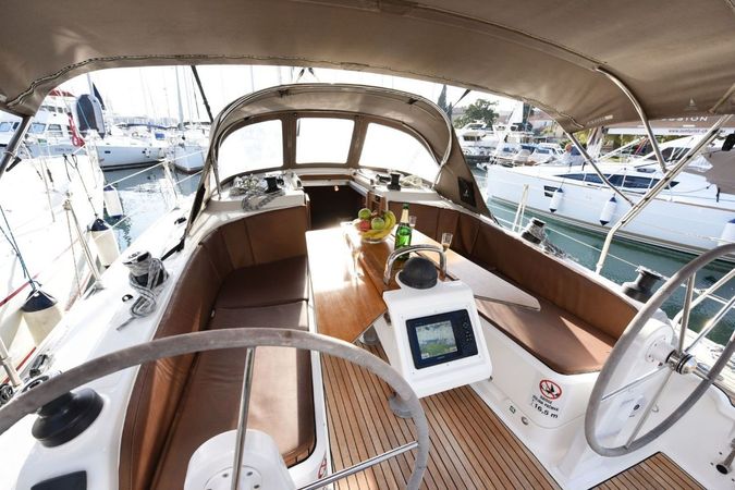 Bavaria Cruiser 37 | Luka